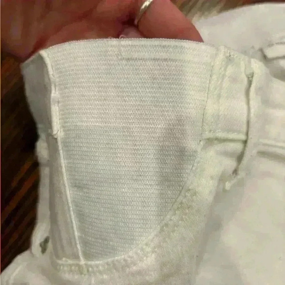 Liz Lange Maternity White Midi Shorts Size Small - Picture 4 of 4